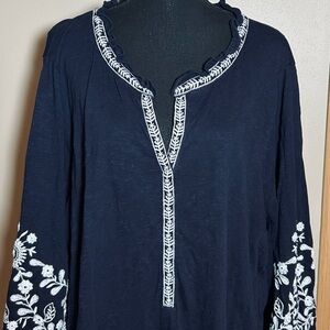 Talbots Women’s Dark Blue V-neck Tunic with White Embroidery in 3X